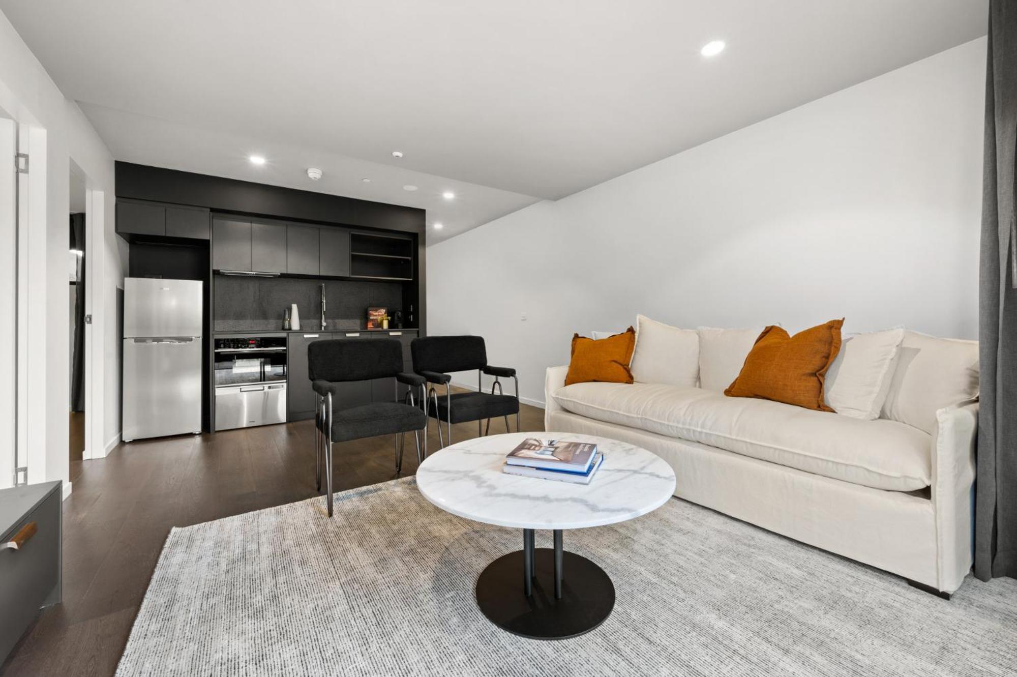 Sophisticated Inner-city 2-bed With Outdoor Dining Apartment Canberra