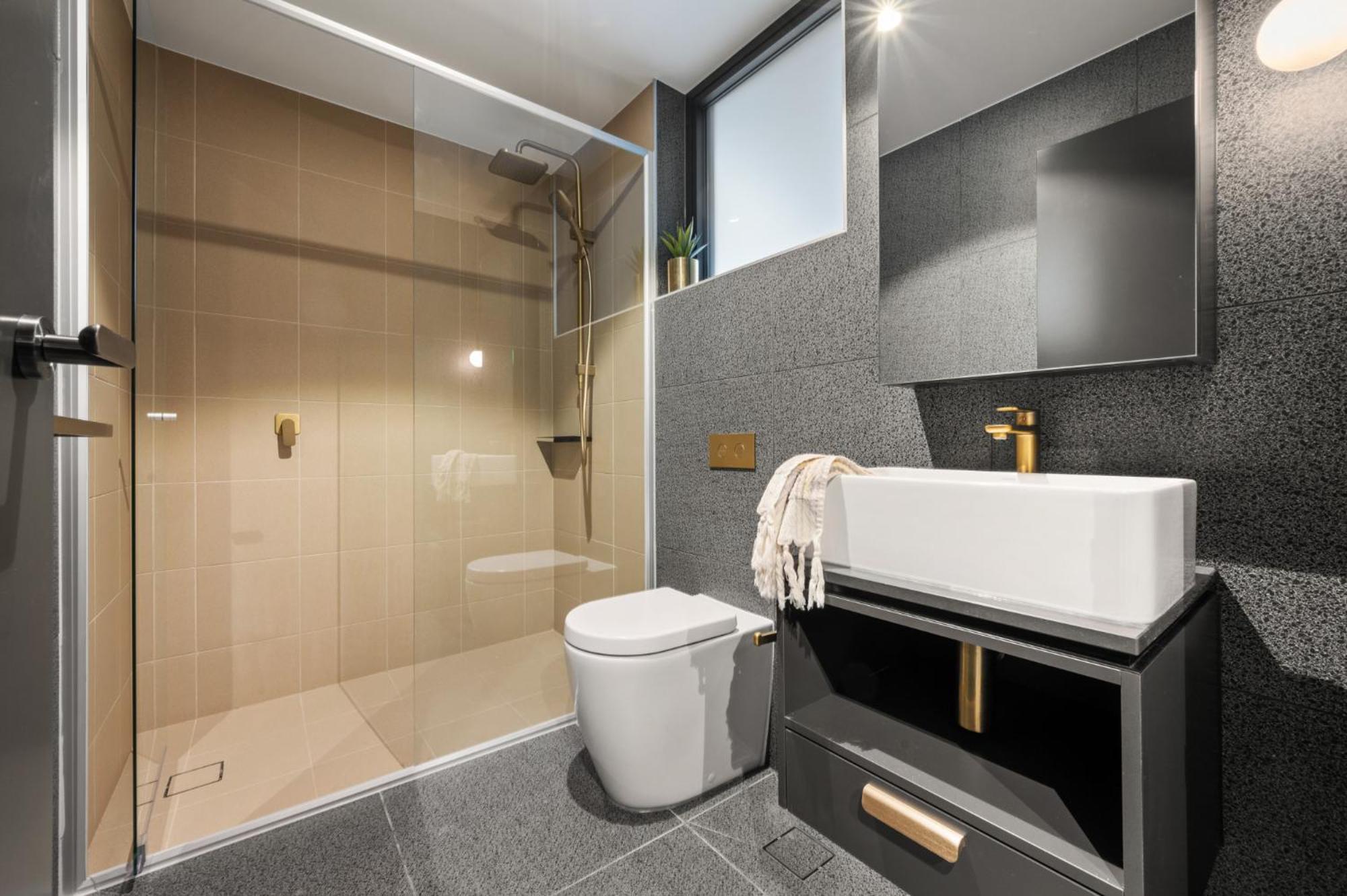 Sophisticated Inner-city 2-bed With Outdoor Dining * Canberra